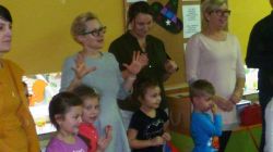 Wspólne zabawy dzieci i rodziców z grupy "Motylków"